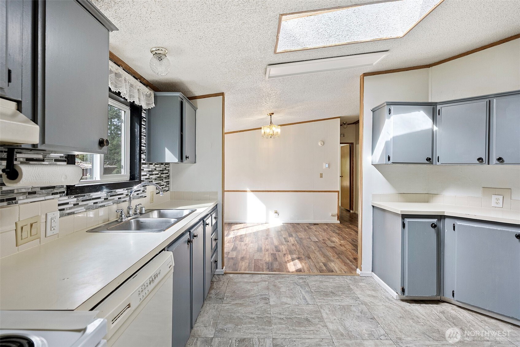 6044 Southwest Old Clifton Road Port Orchard, WA 98367 - Photo 9 of 36