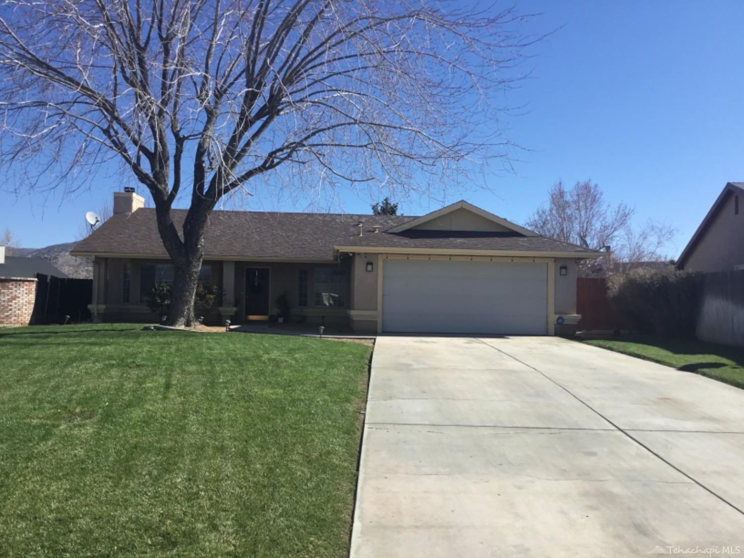 449 Apple Way Tehachapi, CA 93561 - Photo 4 of 26 Front 4