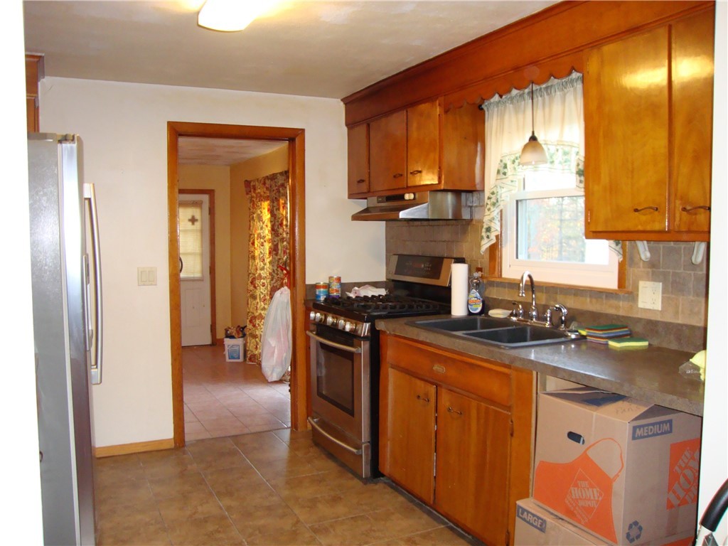 43 Lydia Road Coventry, RI 02816 - Photo 3 of 12 kitchen