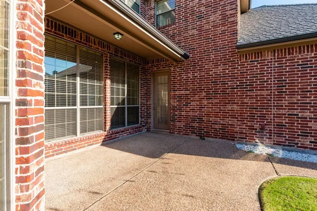 a view of a backyard with door
