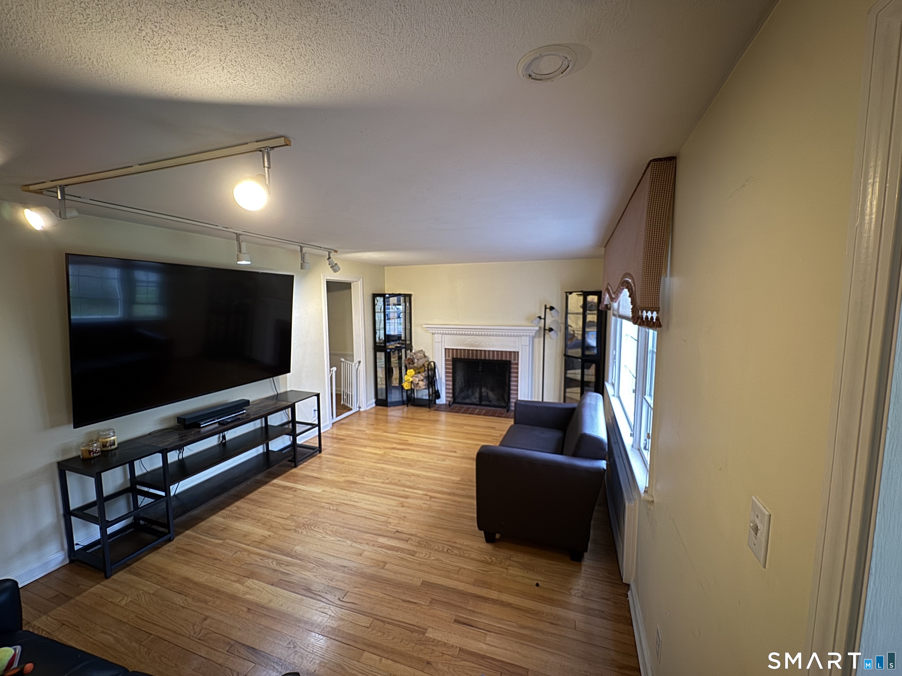18 Lawler Road West Hartford, CT 06117 - Photo 2 of 23