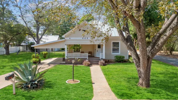 $399,000 | 909 Hudgins Street, Smithville, TX 78957
