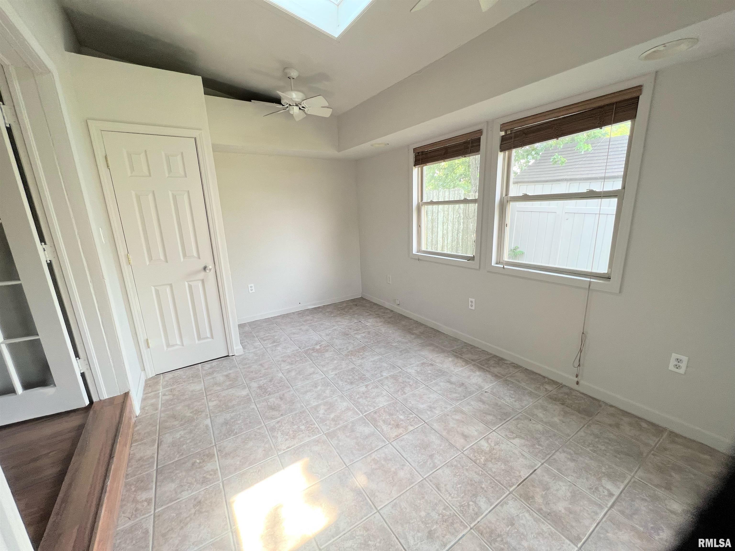 215 Seba Street Hurst, IL 62949 - Photo 4 of 9