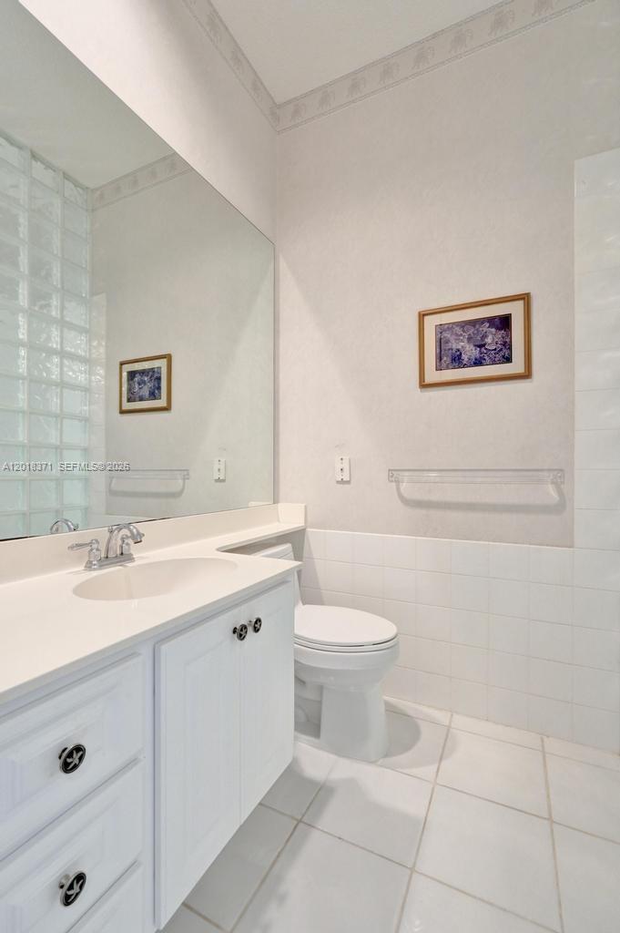 7968 Southeast Double Tree Drive Hobe Sound, FL 33455 - Photo 37 of 45 private secondary lavatory