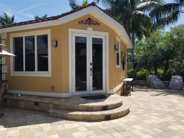 a view of a house with backyard and sitting area