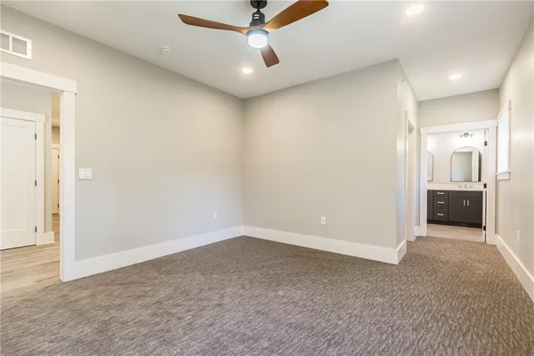 $2,950 | 640 Jefferson Avenue, Unit H4, Perinton, NY 14450