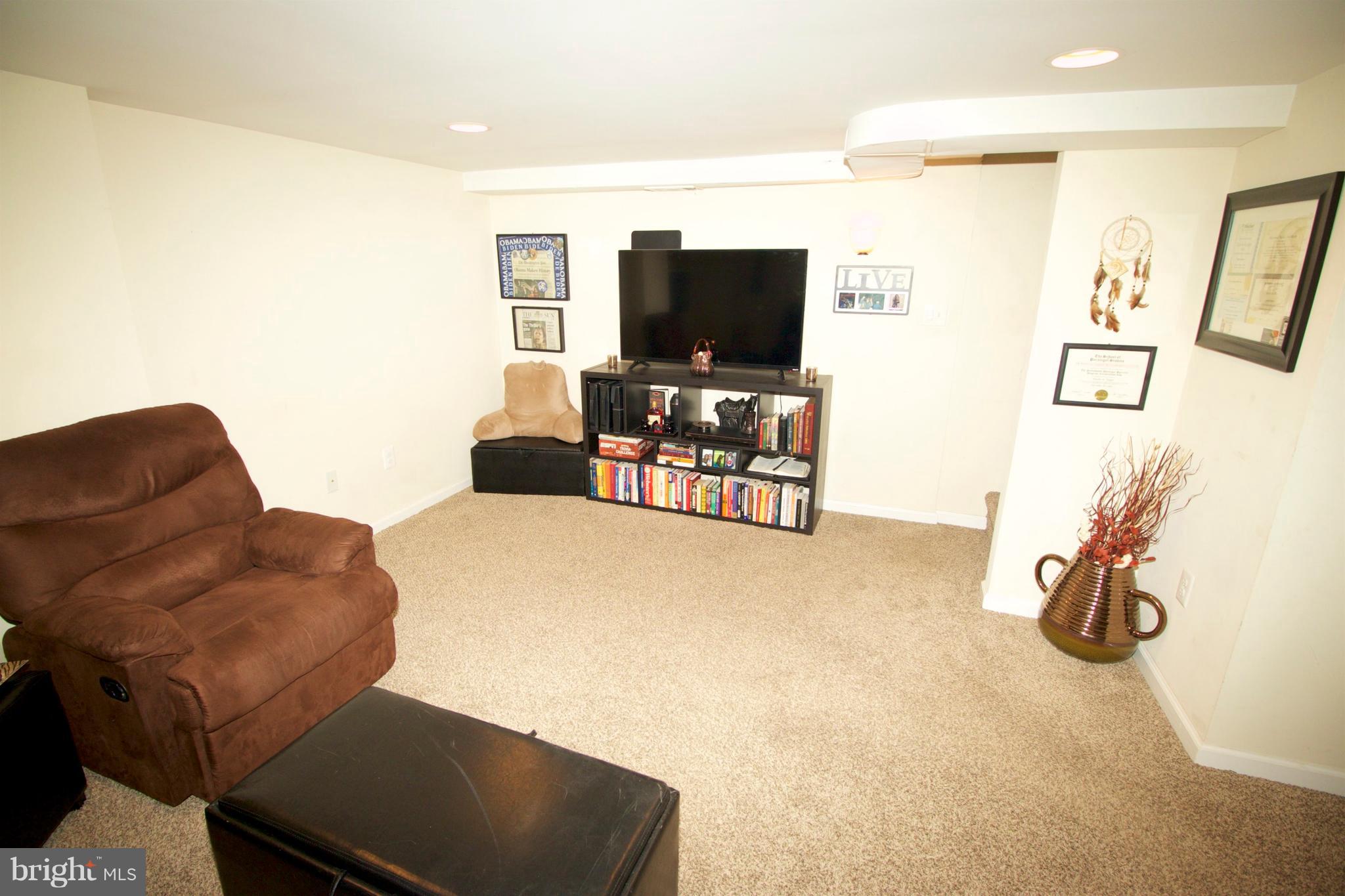 512 Old Riverside Road Baltimore, MD 21225 - Photo 30 of 38 a living room with furniture and a flat screen tv