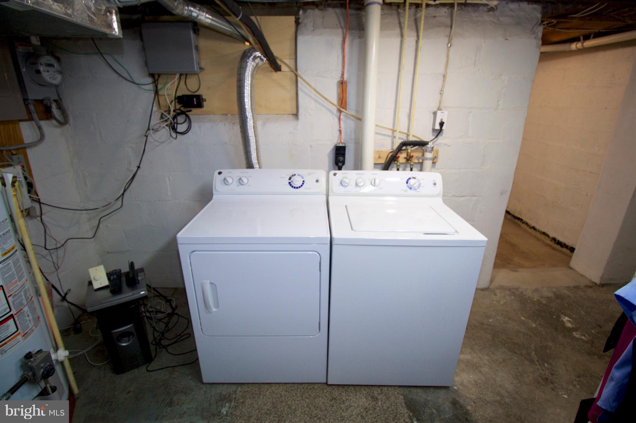 512 Old Riverside Road Baltimore, MD 21225 - Photo 34 of 38 a utility room with dryer and washer