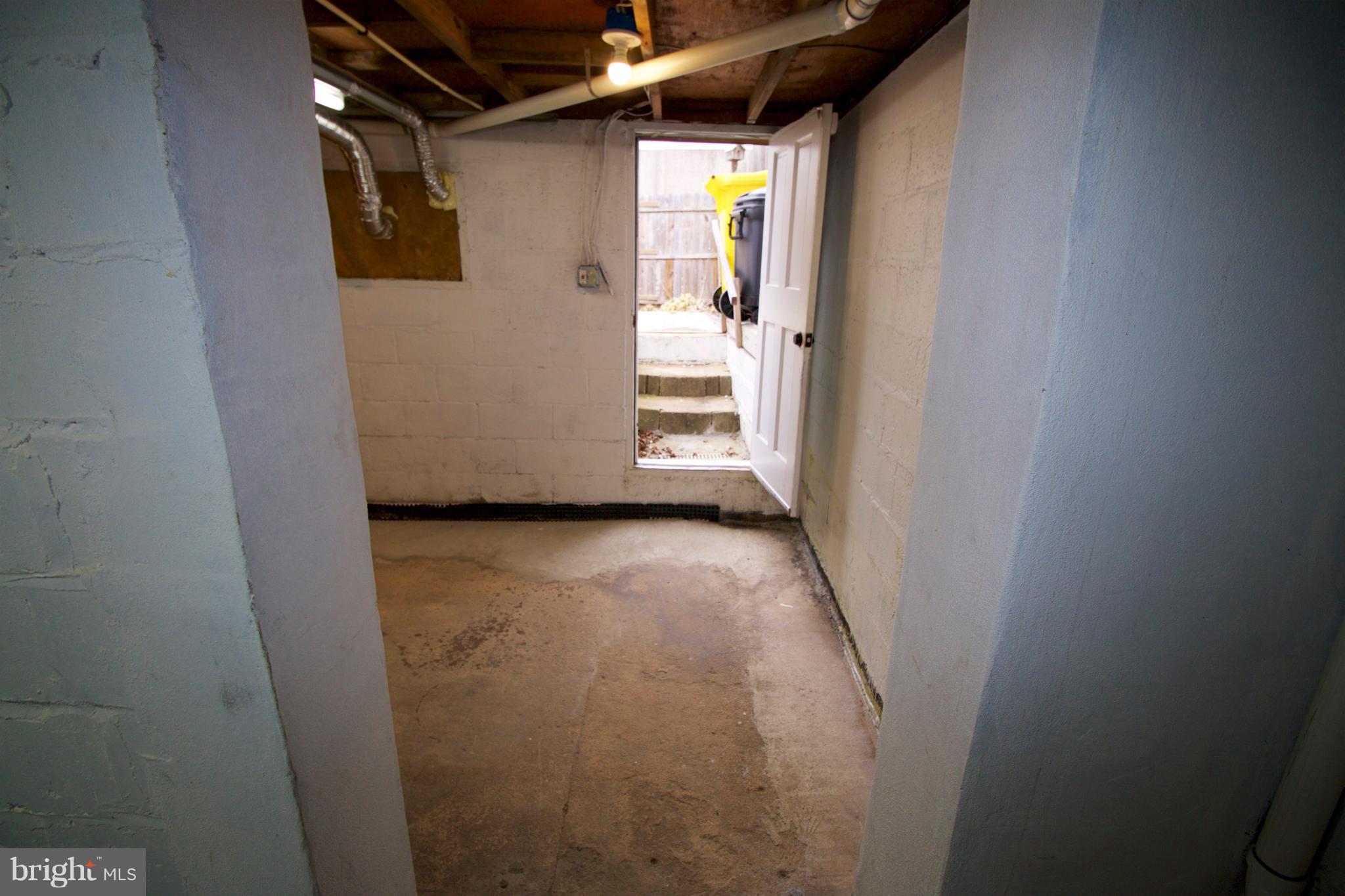 512 Old Riverside Road Baltimore, MD 21225 - Photo 36 of 38 a view of a hallway with wooden floor