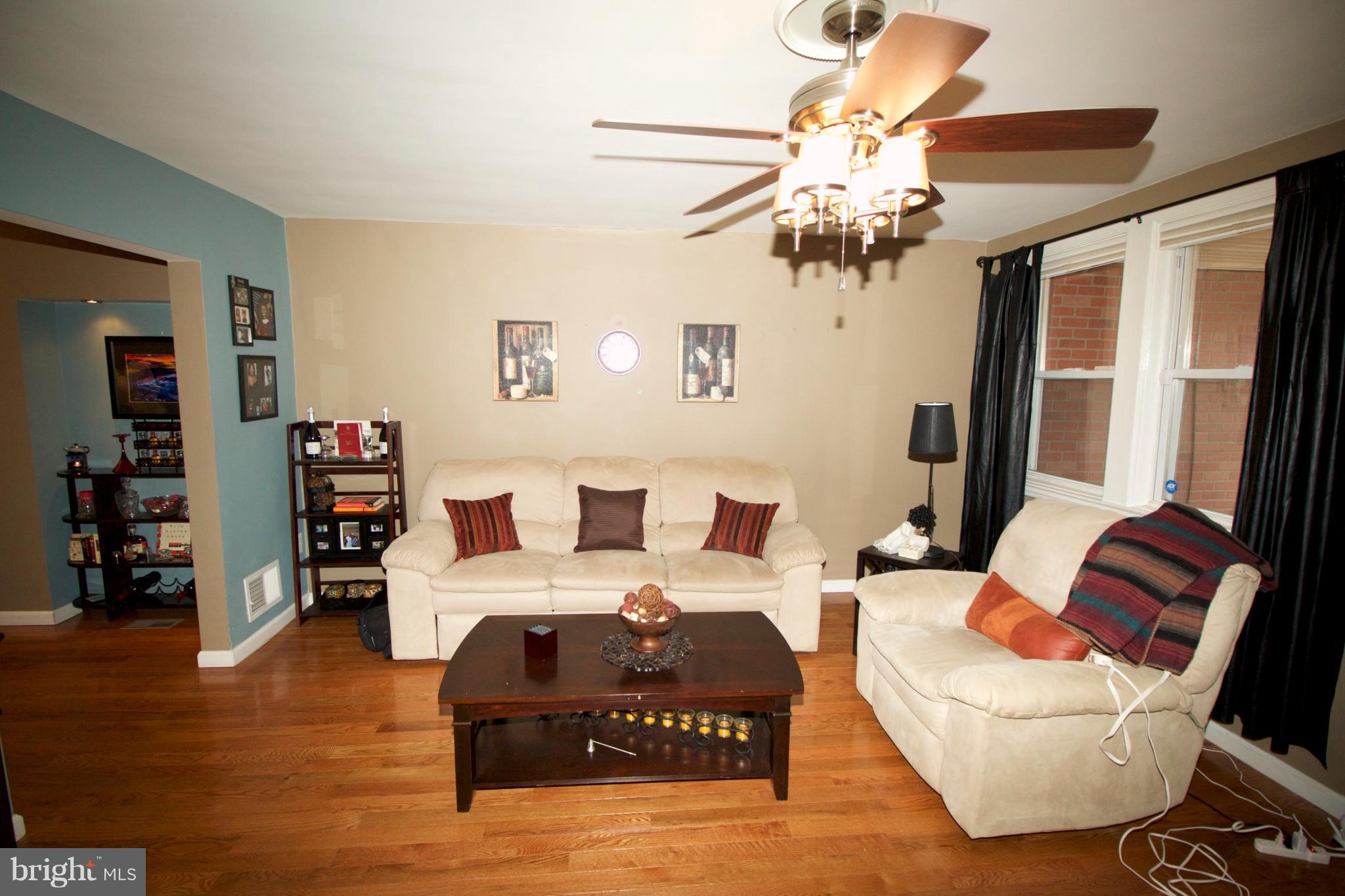 512 Old Riverside Road Baltimore, MD 21225 - Photo 5 of 38 a living room with furniture and wooden floor