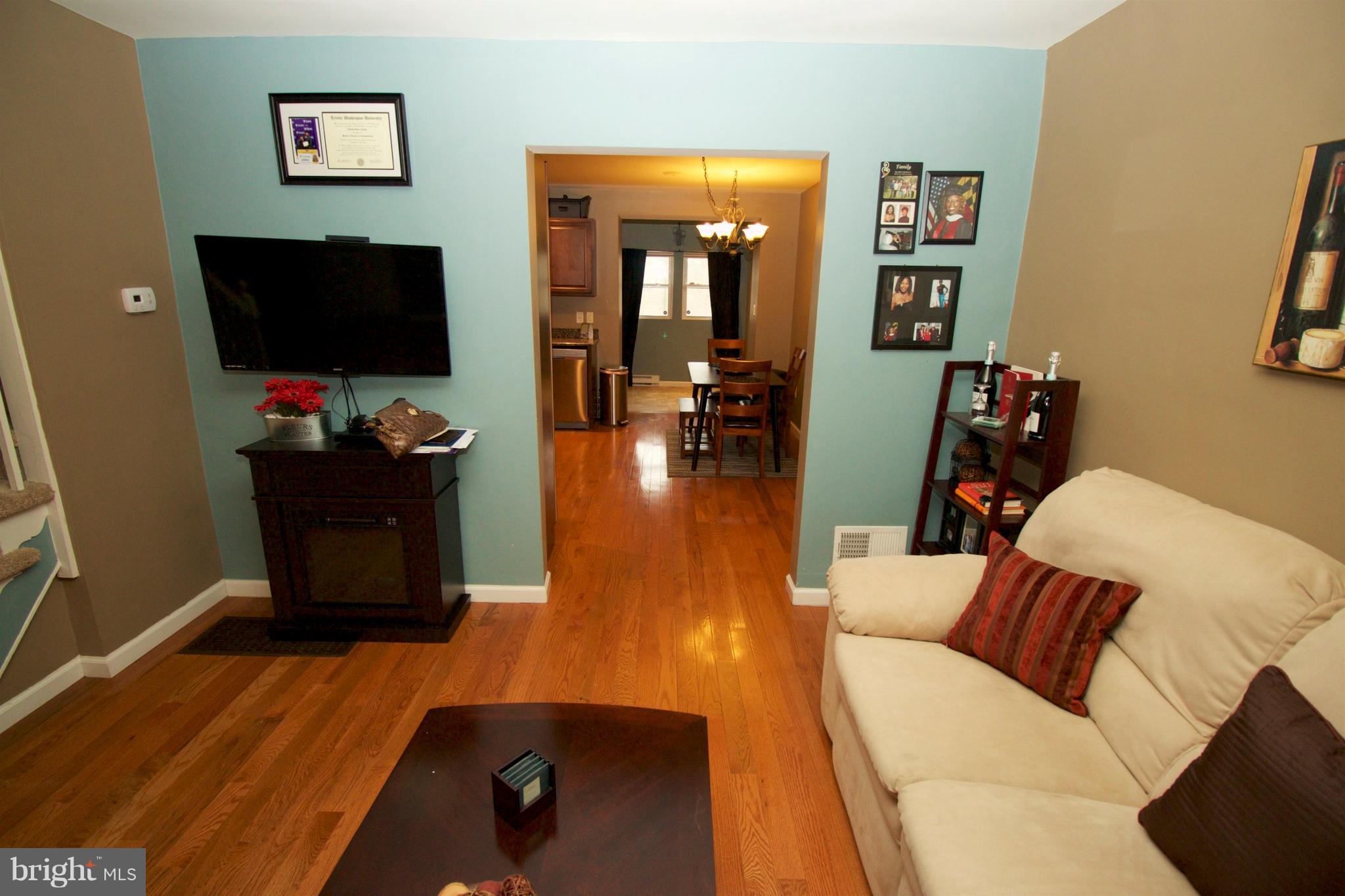 512 Old Riverside Road Baltimore, MD 21225 - Photo 6 of 38 a living room with furniture and a flat screen tv