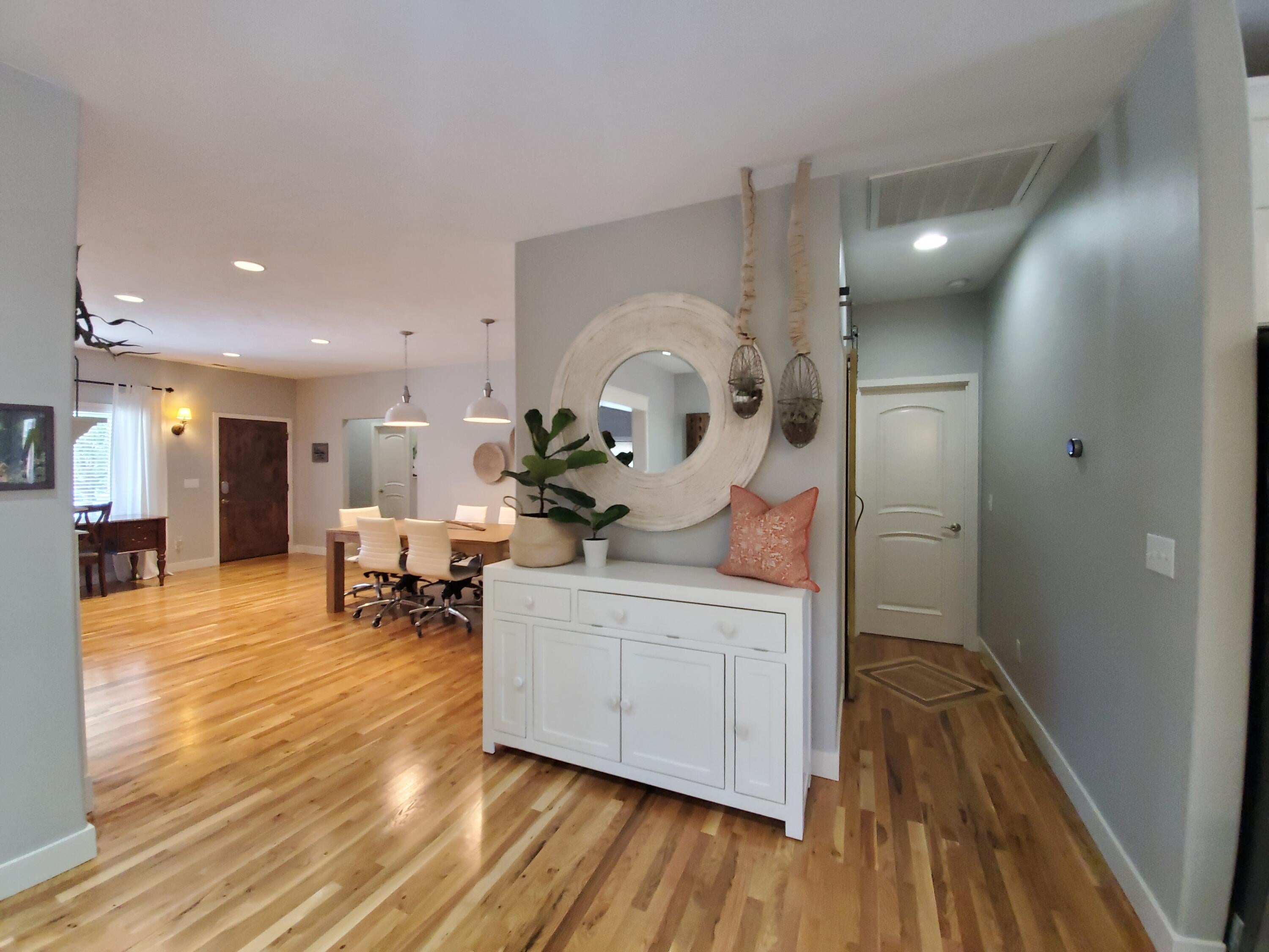 863 South Haskell Street Central Point, OR 97502 - Photo 11 of 38 Hallway 2