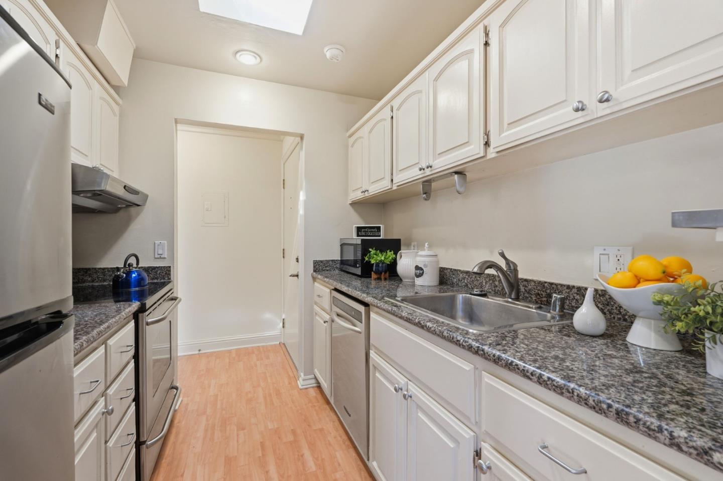 500 West Middlefield Road, Unit 20 Mountain View, CA 94043 - Photo 6 of 34