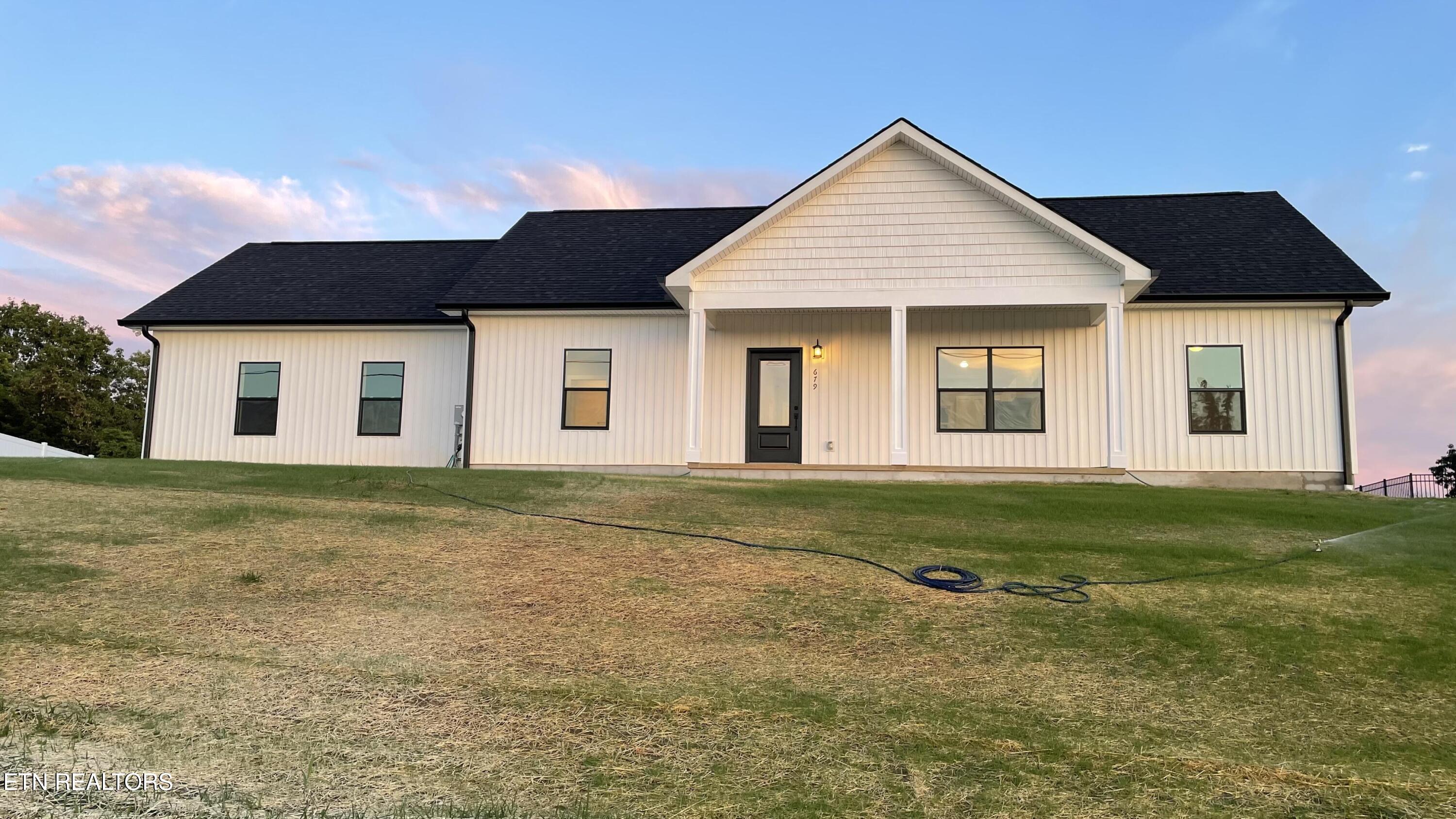679 Privet Drive Dandridge, TN 37725 - Photo 2 of 34 02_beyc6a0920fb24338