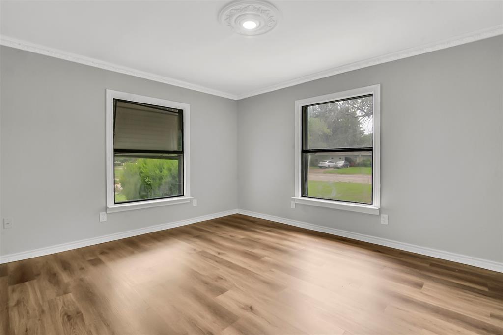 820 Lipscomb Street Bonham, TX 75418 - Photo 20 of 31 an empty room with windows