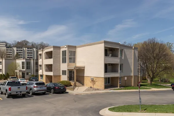 $123,900 | 1911 Viking Drive Northwest, Unit 25, Rochester, MN 55901