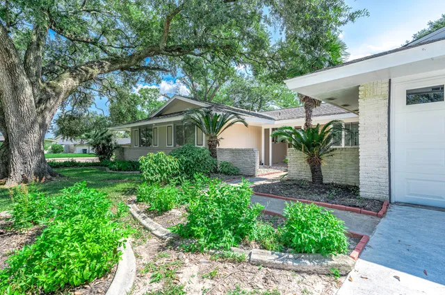 $2,600 | 1616 Redway Lane, Houston, TX 77062