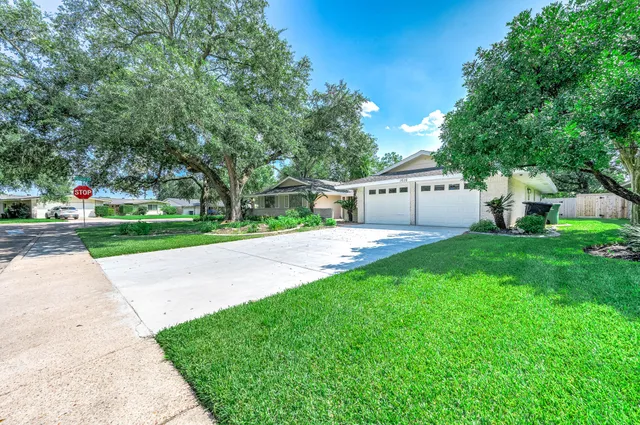 $2,600 | 1616 Redway Lane, Houston, TX 77062