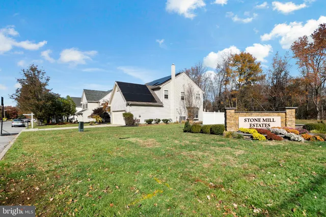 a view of a house with backyard and trees