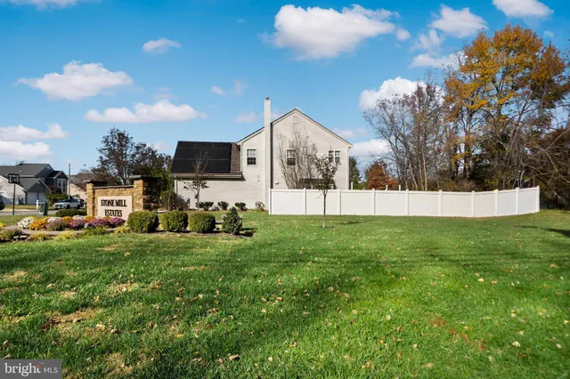 a view of a back yard