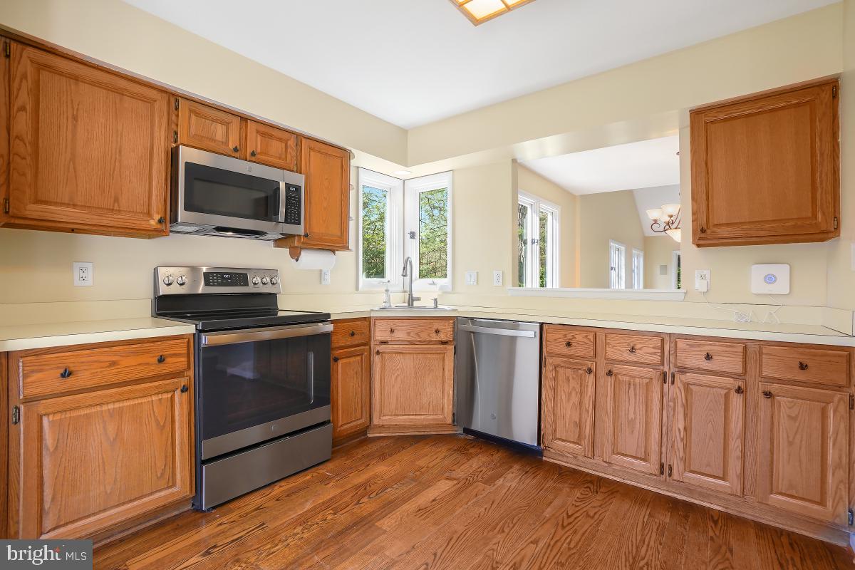 11631 Chapel Cross Way Reston, VA 20194 - Photo 11 of 57