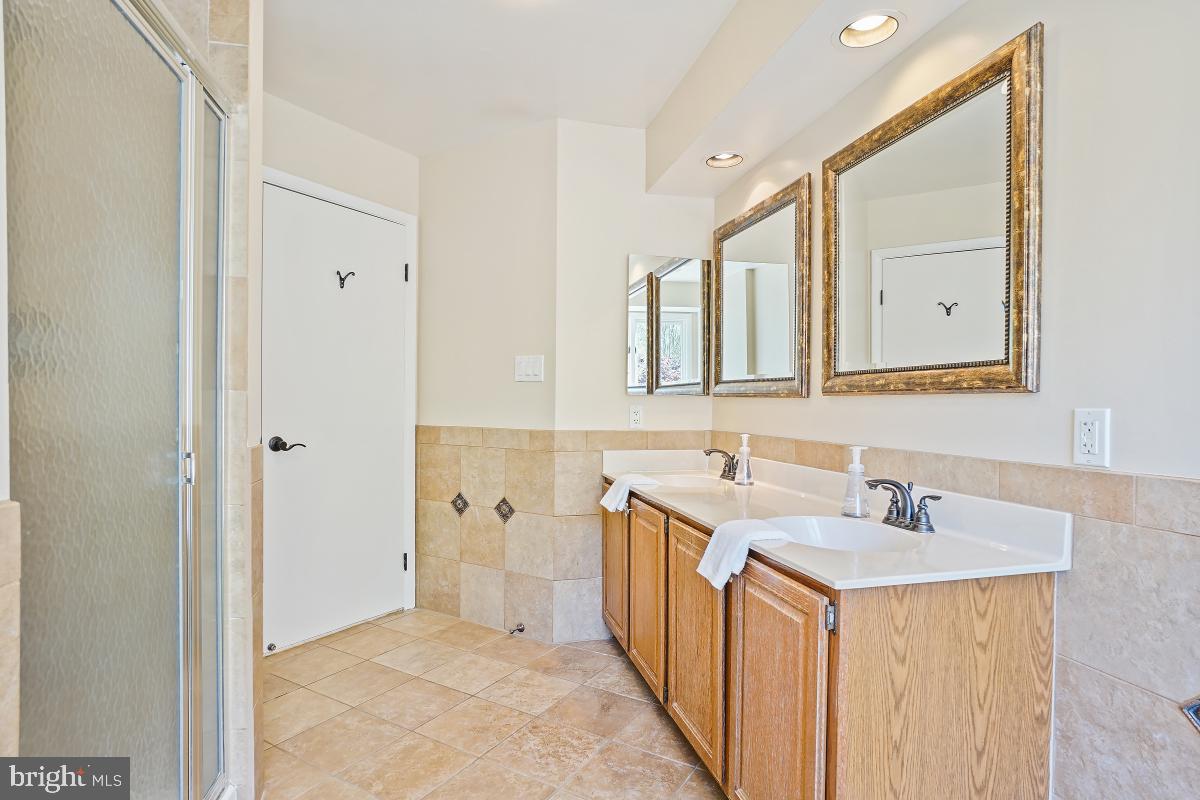 11631 Chapel Cross Way Reston, VA 20194 - Photo 29 of 57