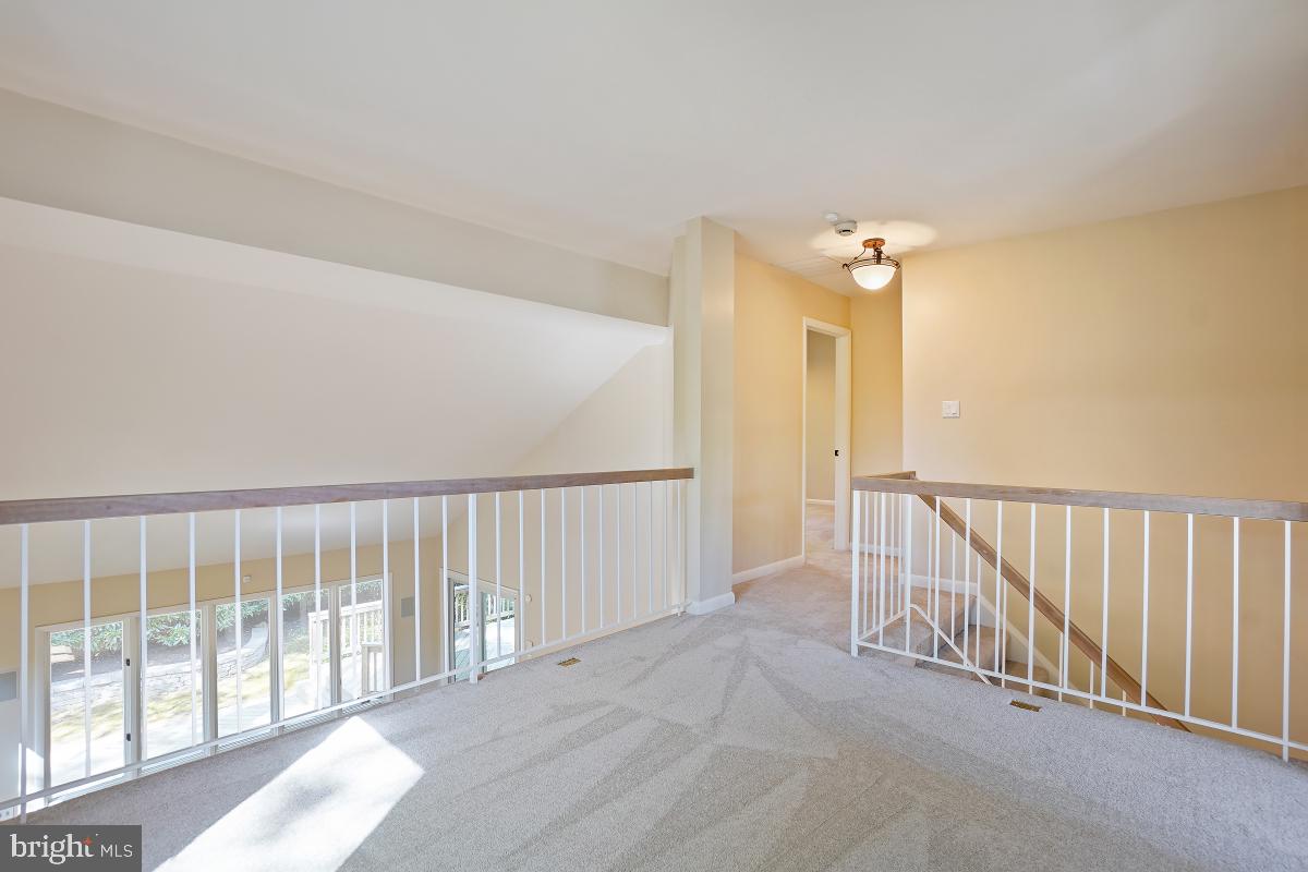 11631 Chapel Cross Way Reston, VA 20194 - Photo 32 of 57