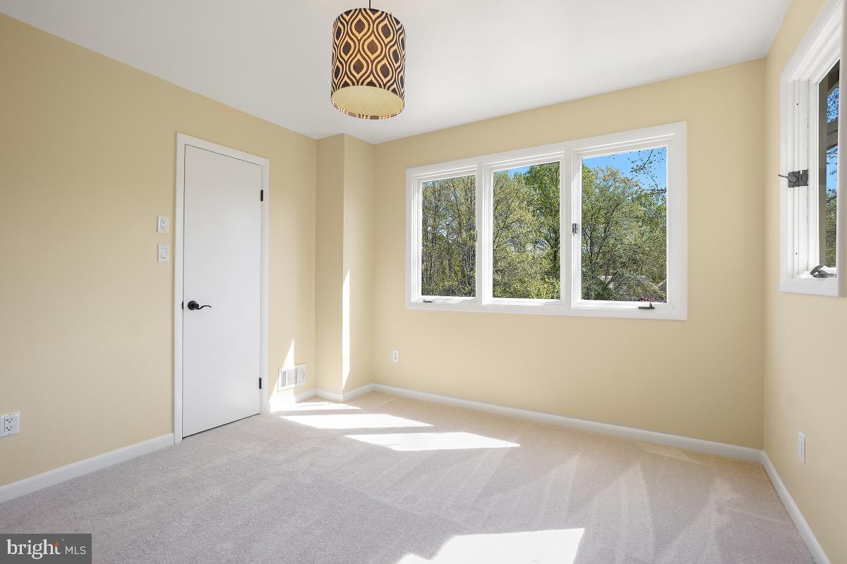 11631 Chapel Cross Way Reston, VA 20194 - Photo 35 of 57