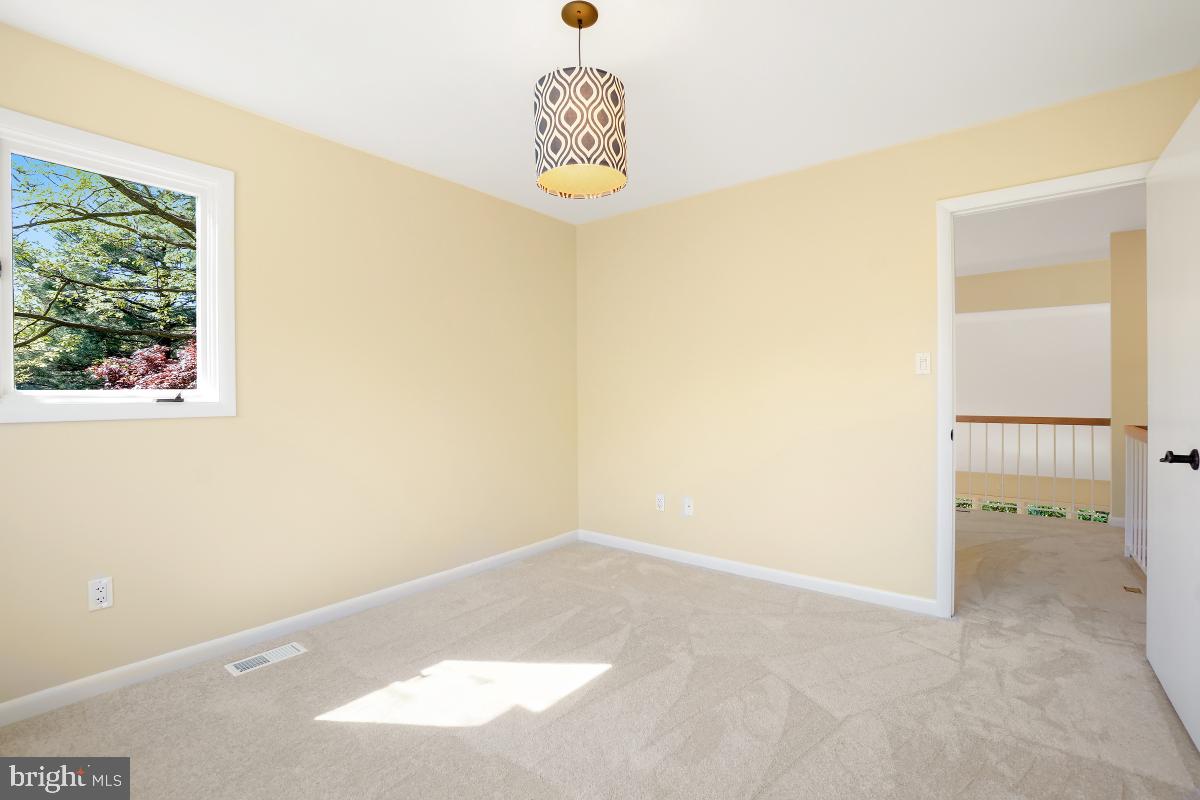 11631 Chapel Cross Way Reston, VA 20194 - Photo 36 of 57