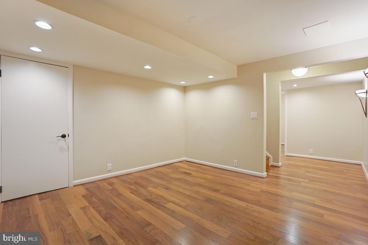 11631 Chapel Cross Way Reston, VA 20194 - Photo 43 of 57