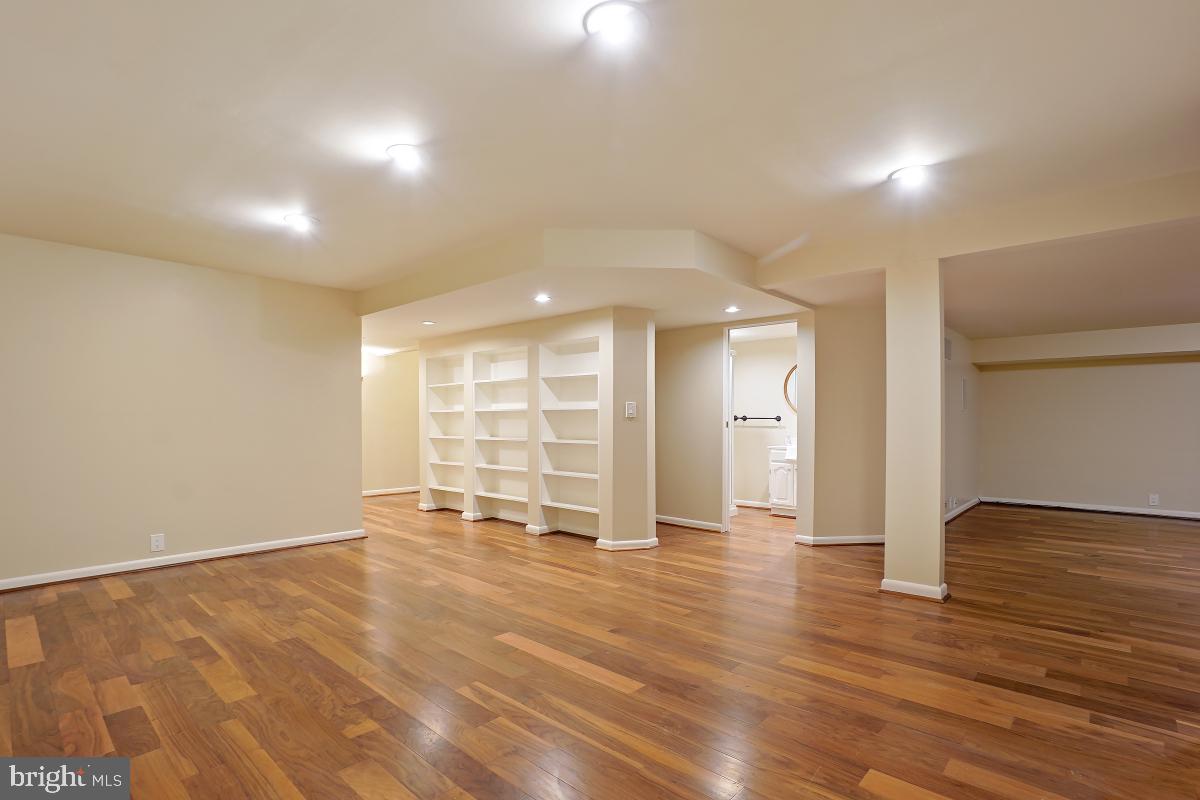 11631 Chapel Cross Way Reston, VA 20194 - Photo 45 of 57