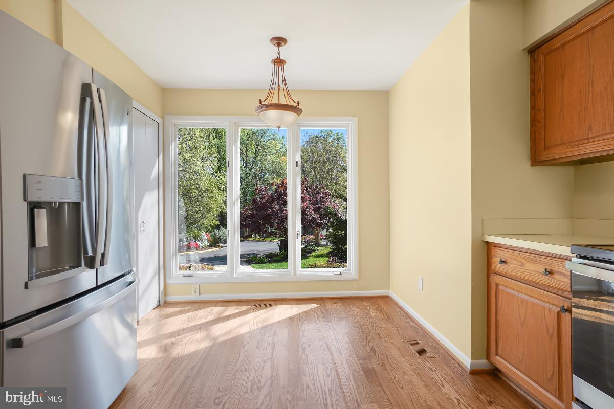 11631 Chapel Cross Way Reston, VA 20194 - Photo 9 of 57