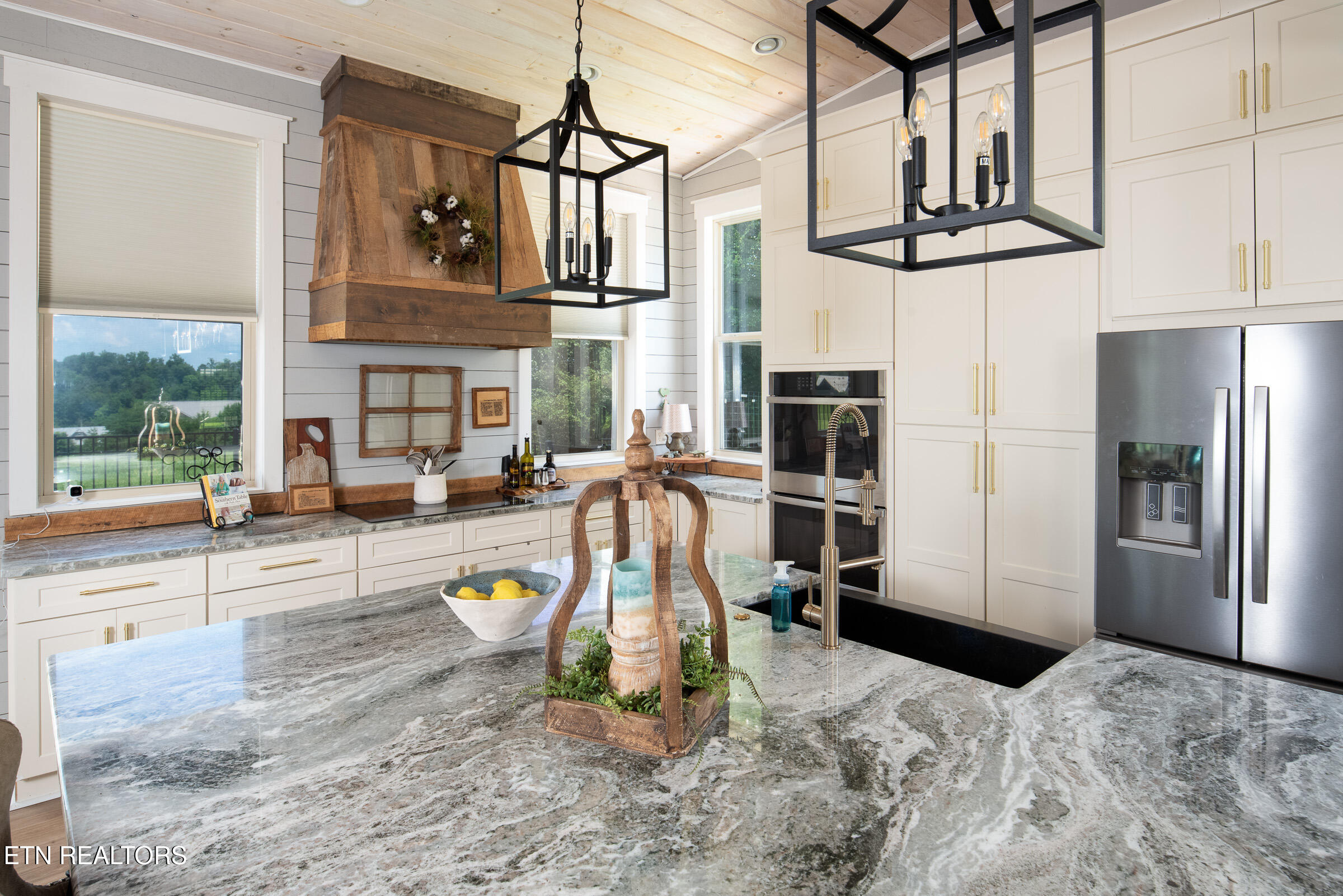 1048 Little Dogwood Road Kingston, TN 37763 - Photo 12 of 36 Gourmet Kitchen