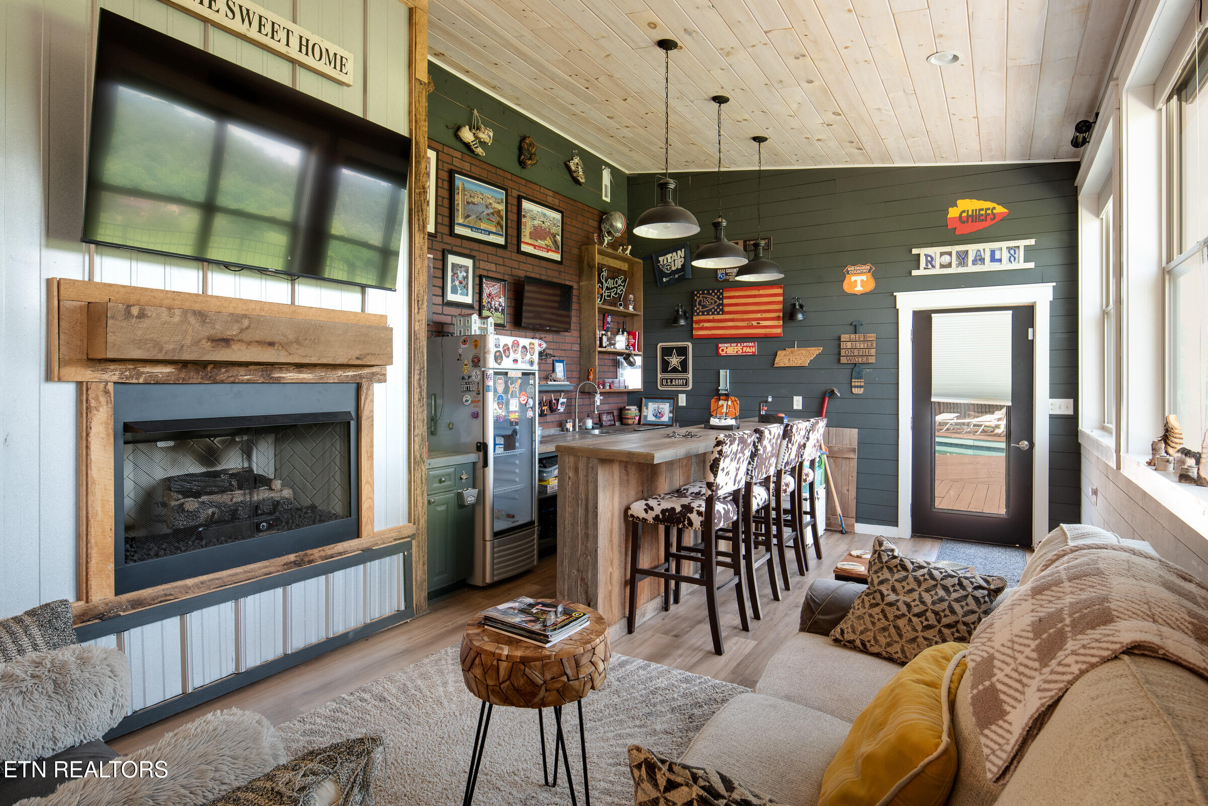 1048 Little Dogwood Road Kingston, TN 37763 - Photo 14 of 36 Bar off Kitchen