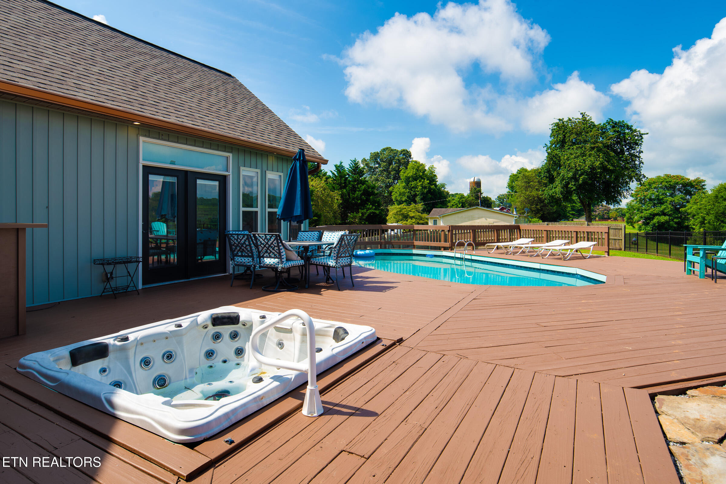 1048 Little Dogwood Road Kingston, TN 37763 - Photo 28 of 36 Back Deck with Pool