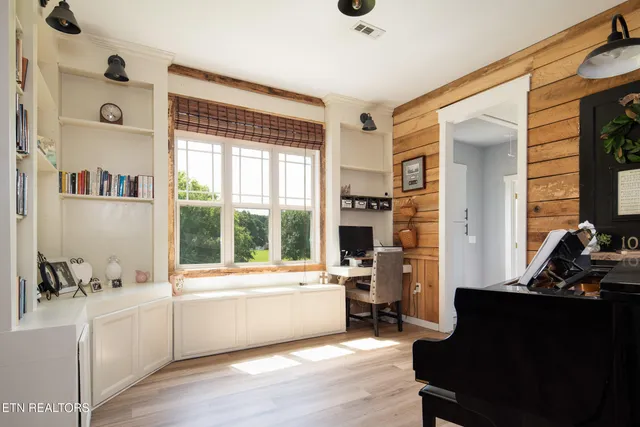 $825,000 | 1048 Little Dogwood Road, Kingston, TN 37763