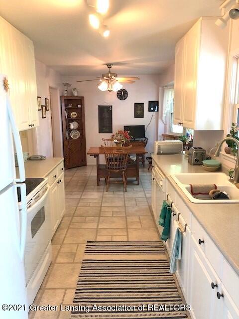 2904 South Cambridge Road Lansing, MI 48911 - Photo 6 of 29 Kitchen