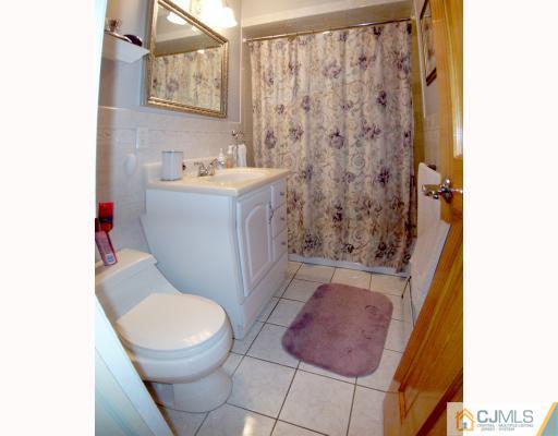 3 Falmouth Road Iselin, NJ 08830 - Photo 6 of 10 Gallery Image 6