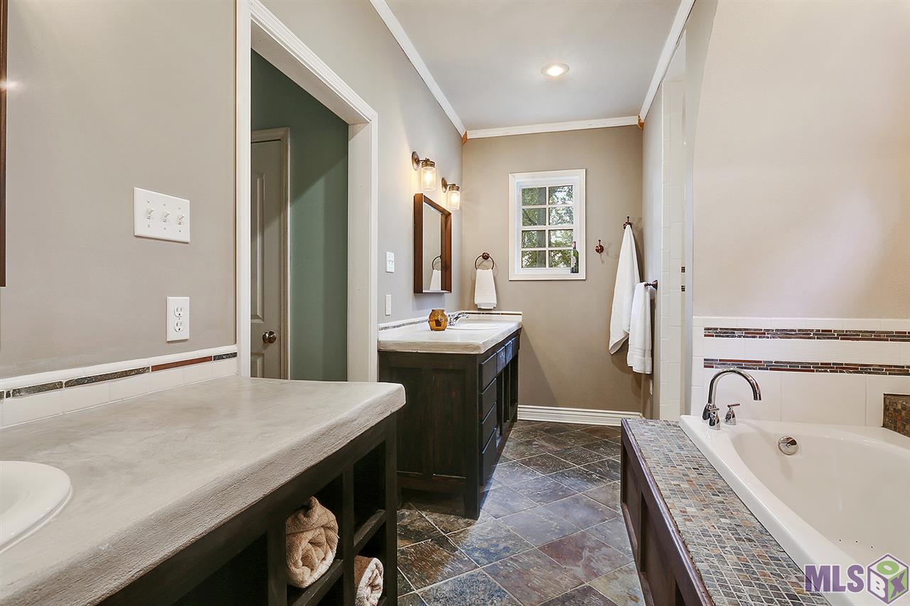 4269 Arrowhead Street Baton Rouge, LA 70808 - Photo 2 of 10