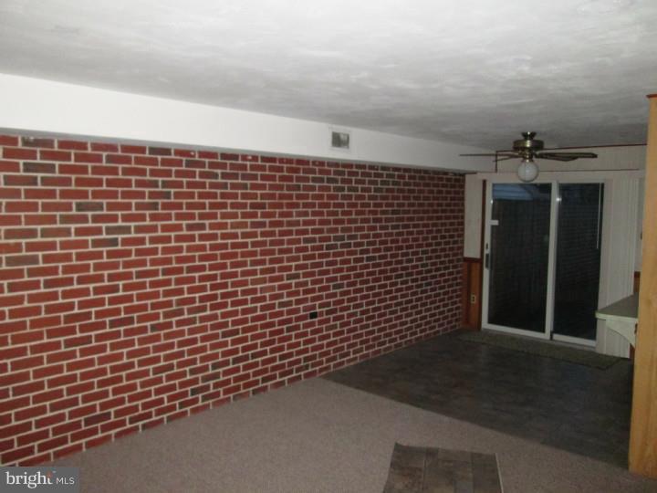 805 Rabbit Lane Reading, PA 19606 - Photo 2 of 10 Gallery Image 2