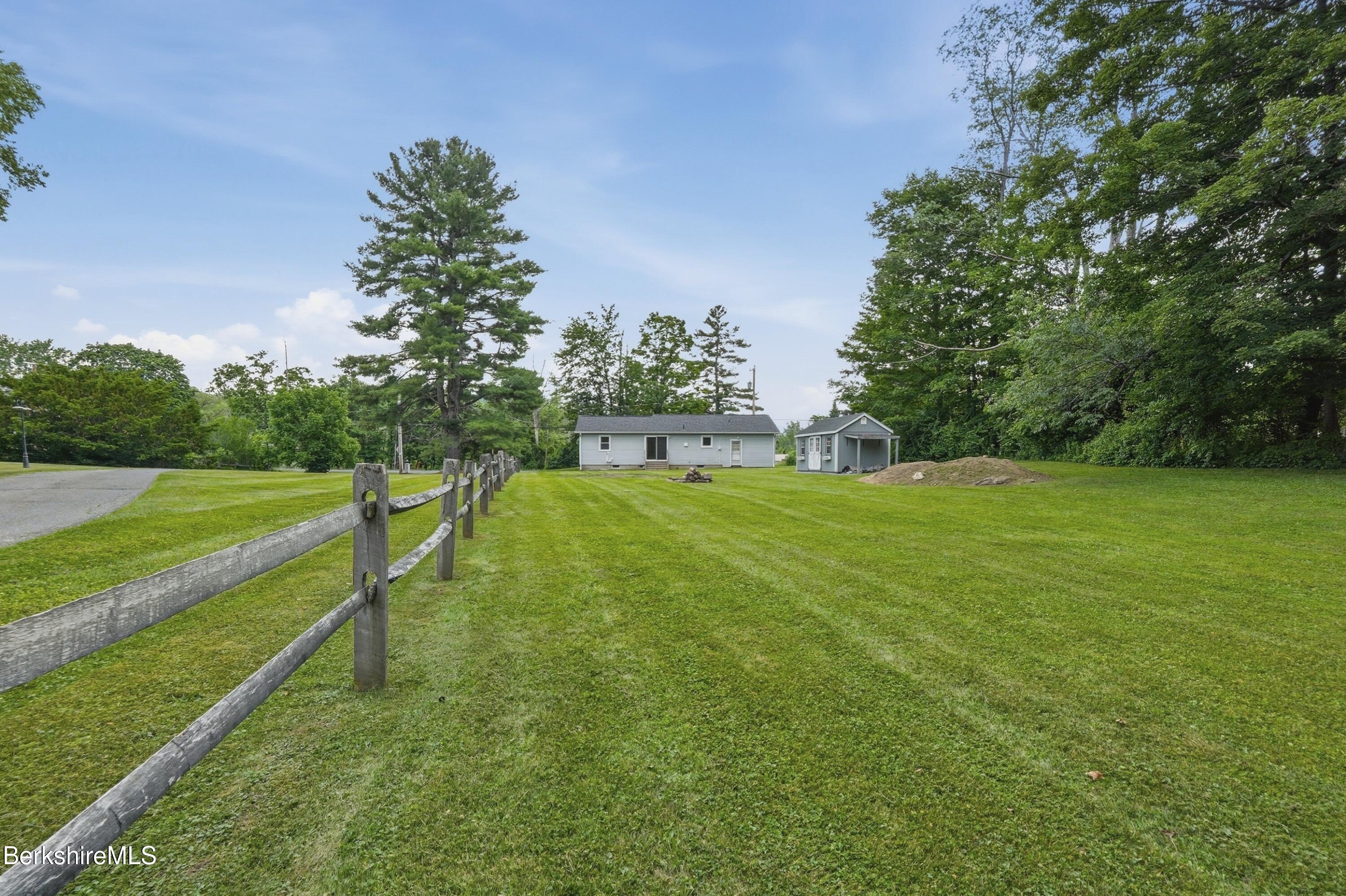 184 Melbourne Road Pittsfield, MA 01201 - Photo 5 of 36 Driveway/Front Yard