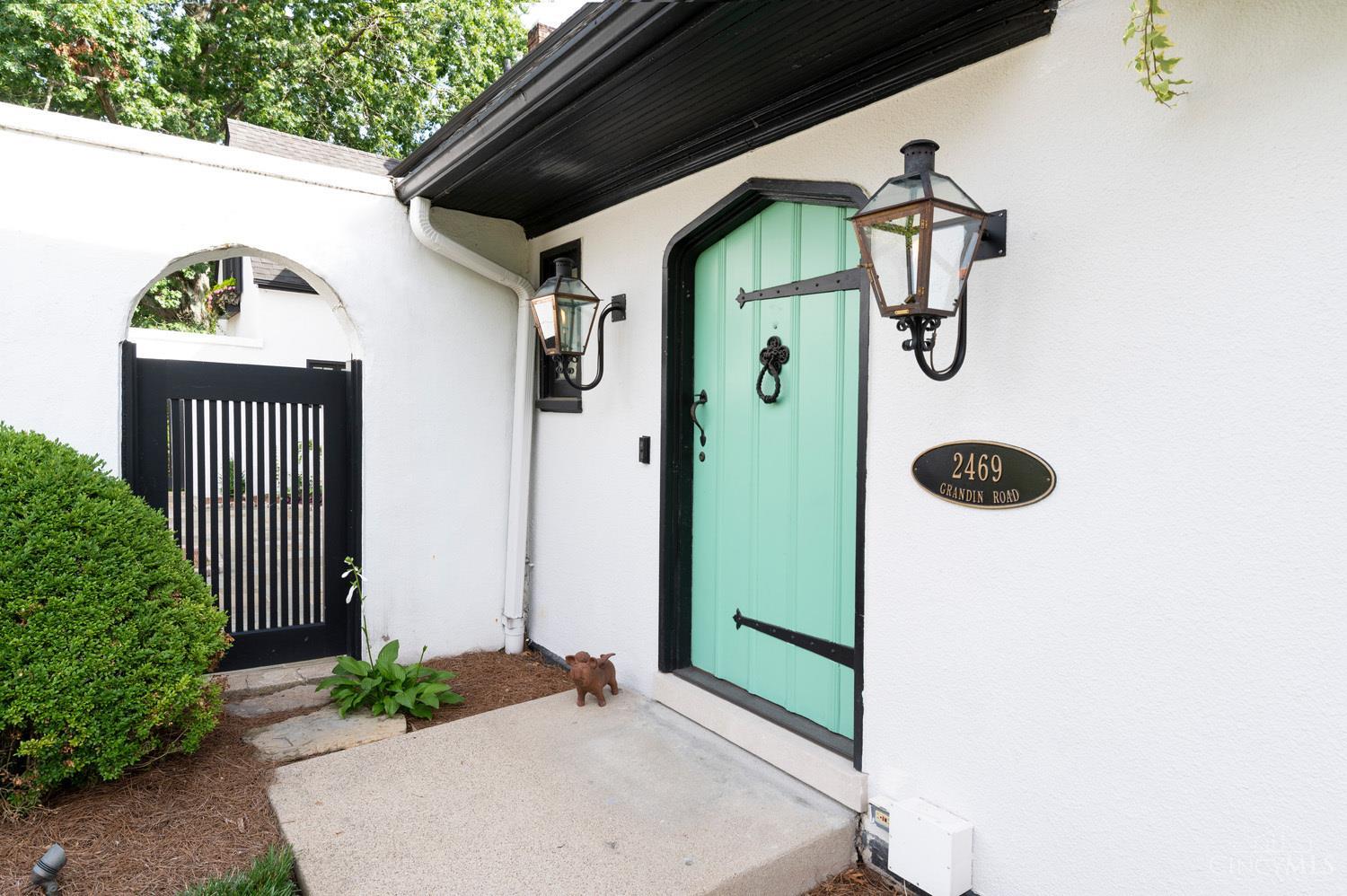 2469 Grandin Road Cincinnati, OH 45208 - Photo 2 of 74 Gallery Image 2