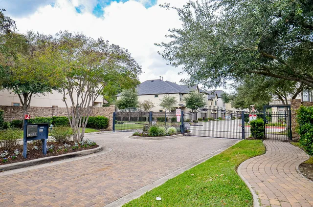 $459,000 | 10602 Enclave Shadows Court, Houston, TX 77043