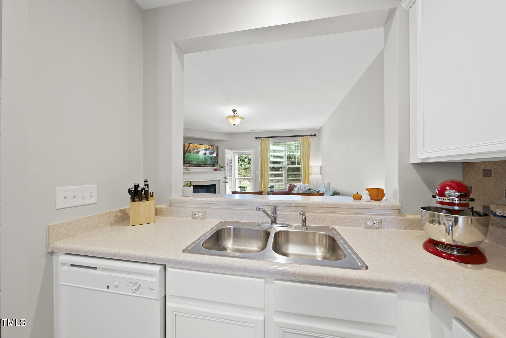 8493 Central Drive Raleigh, NC 27613 - Photo 10 of 31 DSC05333