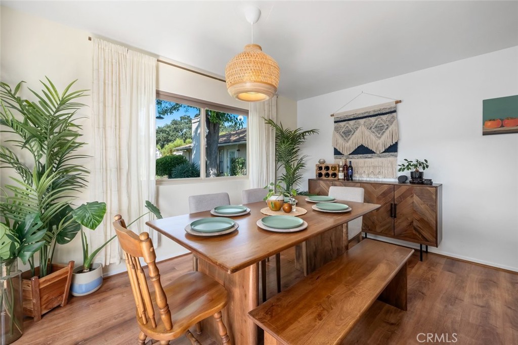 126 Flag Way, Unit B Paso Robles, CA 93446 - Photo 13 of 38 Dining area