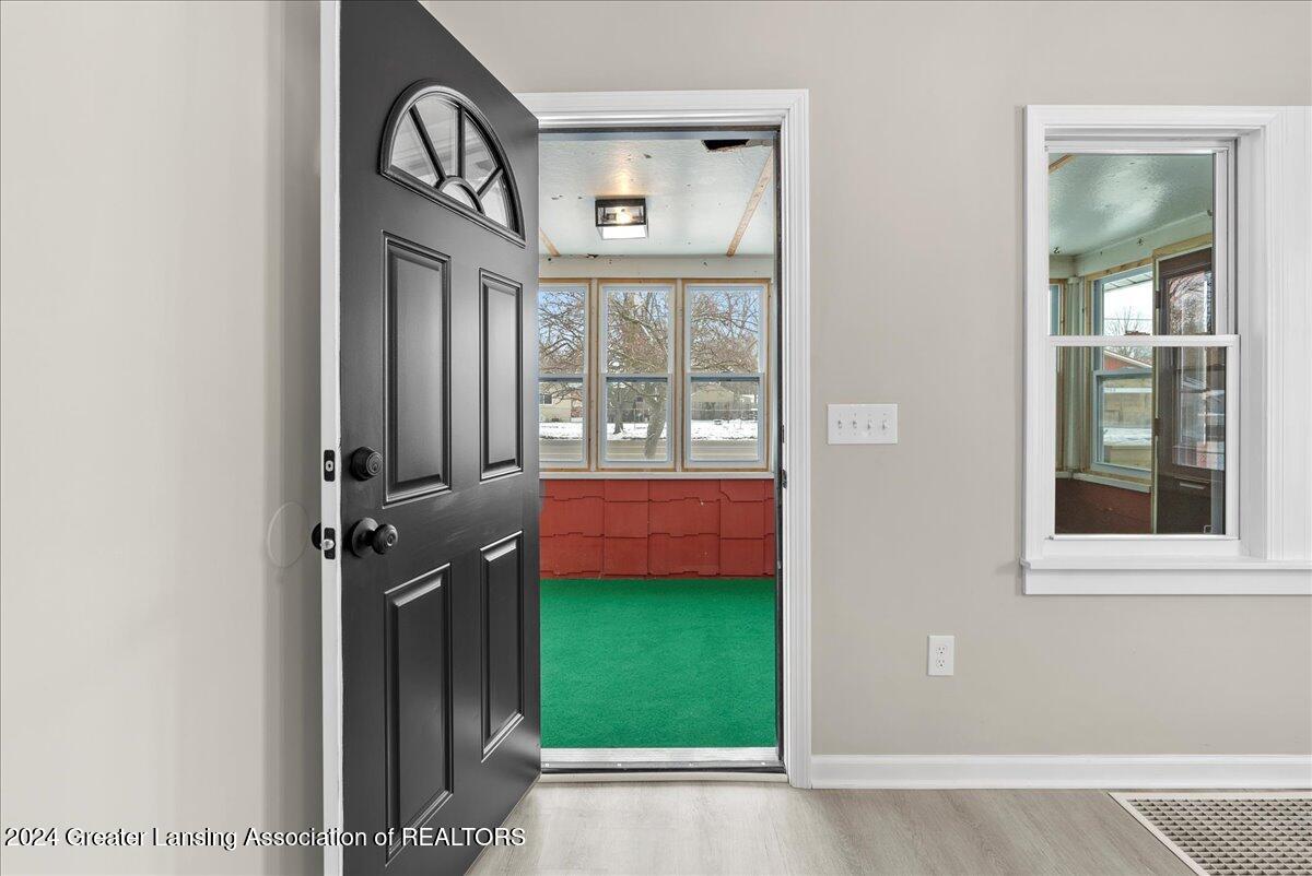 2717 West Jolly Road Lansing, MI 48911 - Photo 12 of 33 15-Media Jett - 15