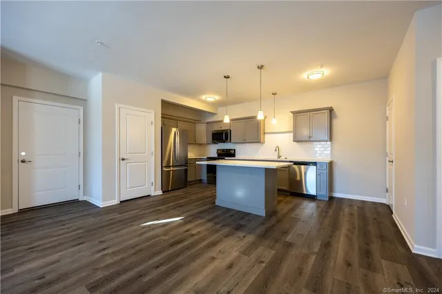 $2,800 | 64 East Mitchell Avenue, Unit 13, Cheshire, CT 06410