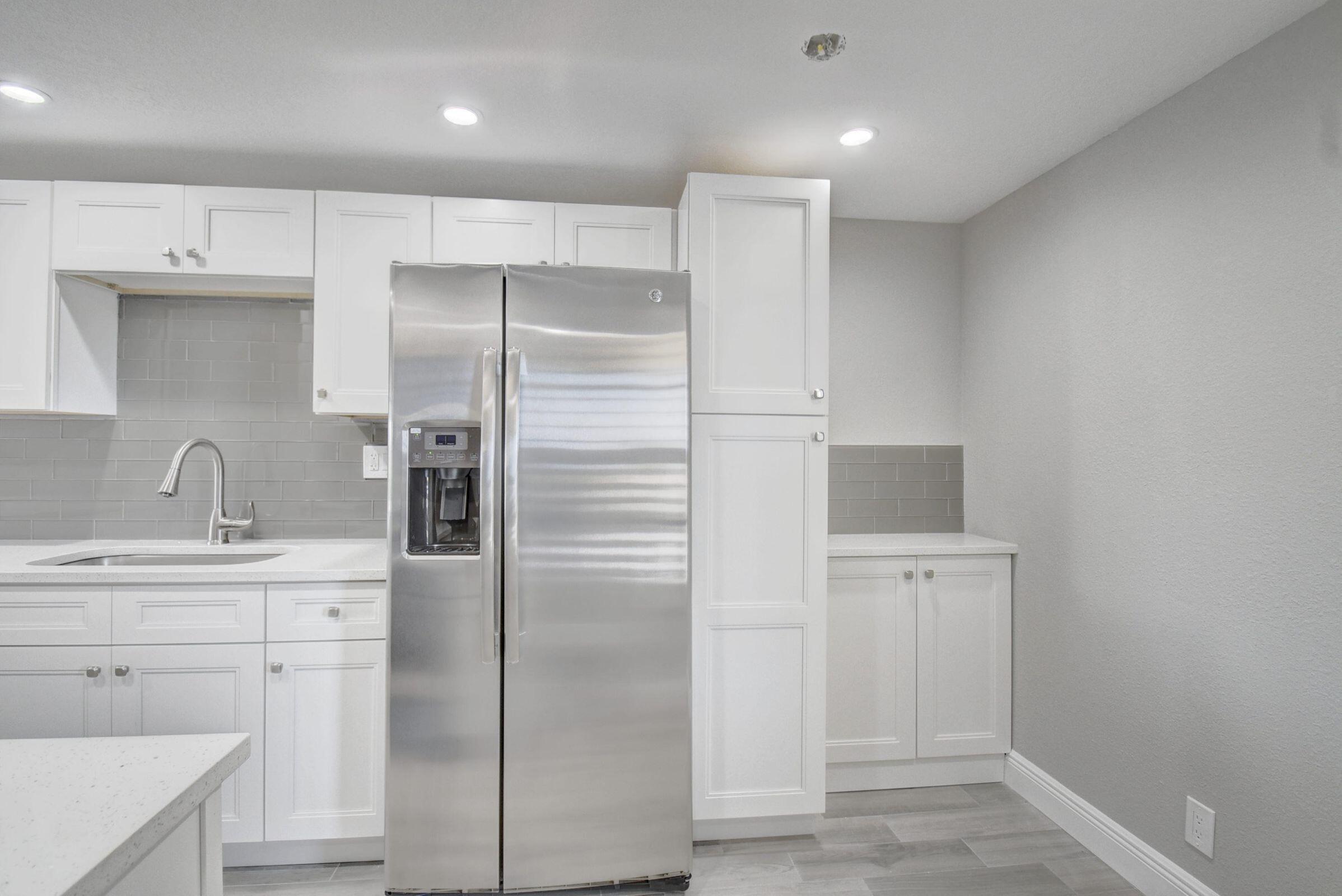 3 East Royal Palm Road, Unit 501 Boca Raton, FL 33432 - Photo 5 of 15 Kitchen7