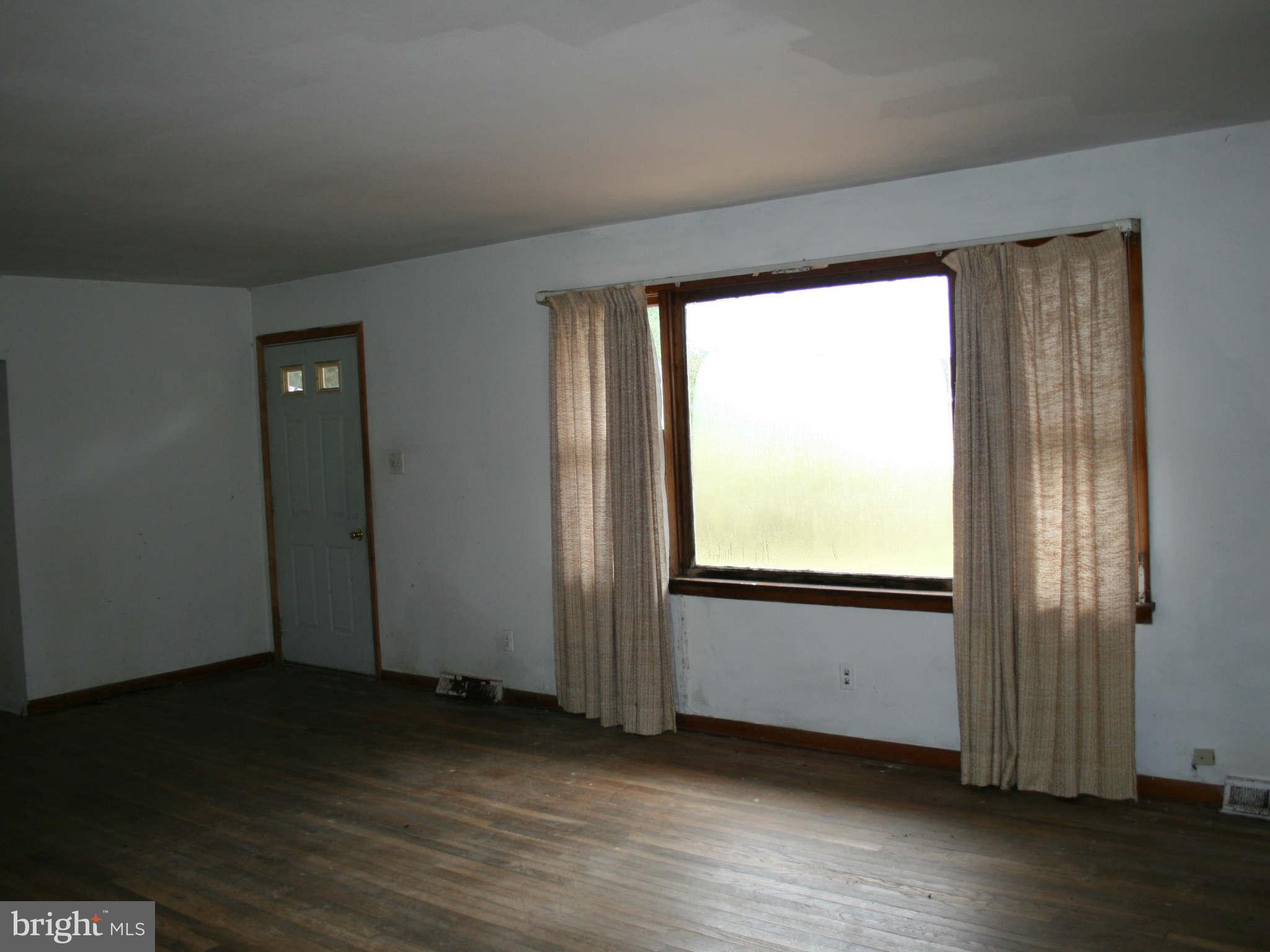 594 Old Oak Road Severn, MD 21144 - Photo 11 of 22 Living Room