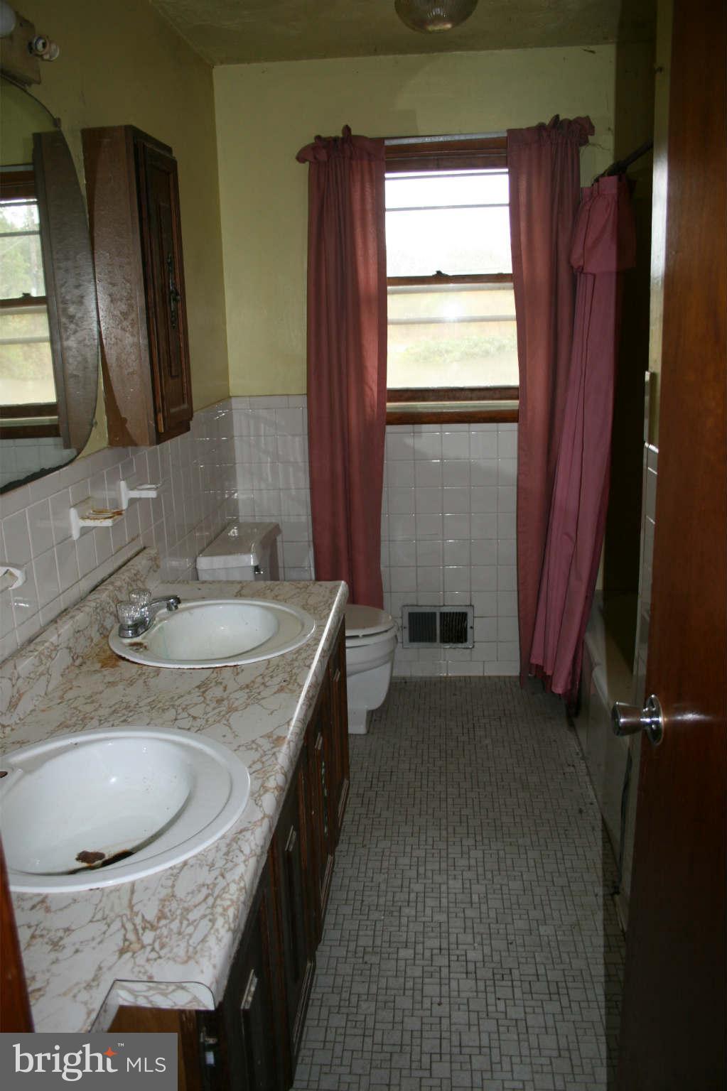 594 Old Oak Road Severn, MD 21144 - Photo 13 of 22 Bath